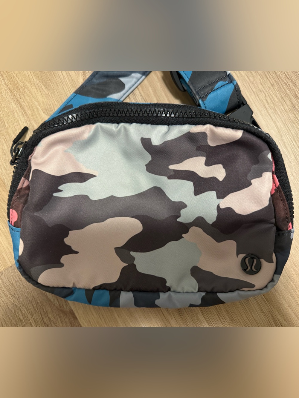 Lululemon Everywhere Belt Bag 1L - Picture 2 of 8